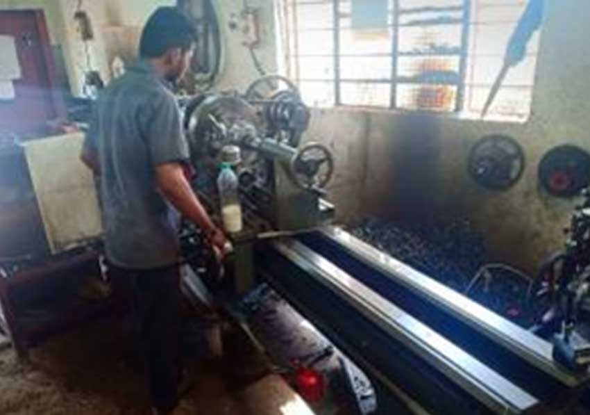 LATHE 01 MAKE- IMT
